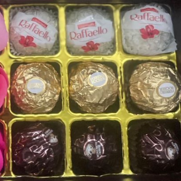 Luxurious Rose Soap Flower Gift Box w/Ferrero rocher choc, Diamond pins. - Picture 3 of 4